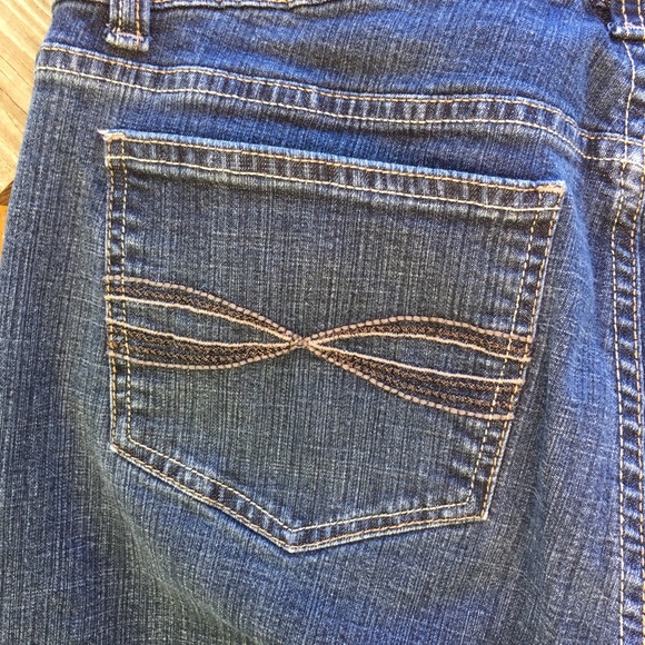 Straight Leg Mid Rise Jeans - Picture 5 of 6